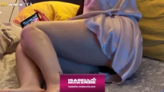 Üvey Erkek Kardeşinin Büyük Sikine Diklemesine Oturan Sarışın Azgın Abla